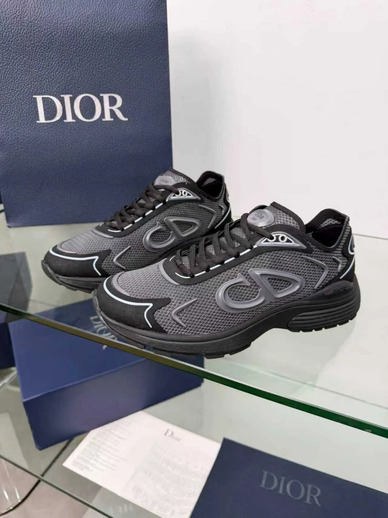 Men's men's shoes pP560! DIOR#B30 COUNTDOWN TECH shoes 1. Inspired by lighter running shoes this season 2. Made of multi-layer transparent nylon upper, full of futuristic feel 3. CD30 rubber logo on the tongue/heel to highlight the brand style 4. Equipped with ultra-light foam midsole for the ultimate comfortable wearing experience 5. The entire series uses WELDED (seamless bonding) technology to ensure durability and lightness 6. Full-size dopamine color matching, perfect choice for couples shoes😜